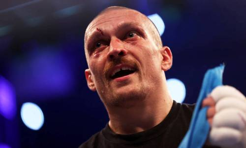 Александра Усика после победы над Энтони Джошуа в раздевалке ждал гость из Казахстана. Видео