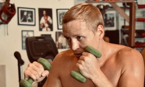 Непобежденный казахстанский боксер узнал дату следующего боя