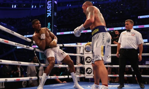 Почему финальный гонг в бою Усик — Джошуа прозвучал раньше? Промоутер нашел объяснение