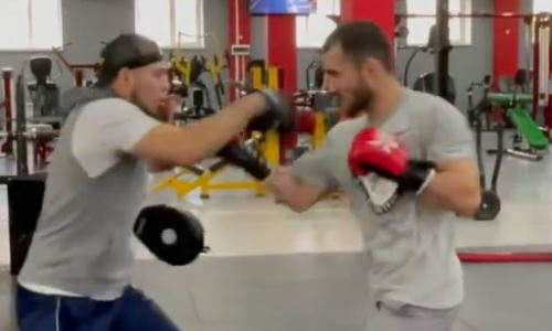 Боец UFC из Казахстана продемонстрировал отработку навыков бокса. Видео