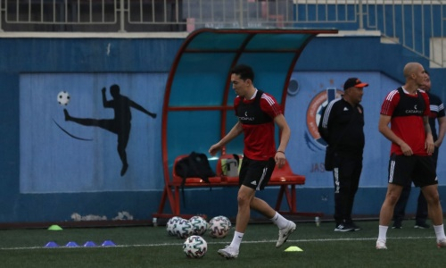 Представлен фоторепортаж с очередной тренировки «Шахтера»