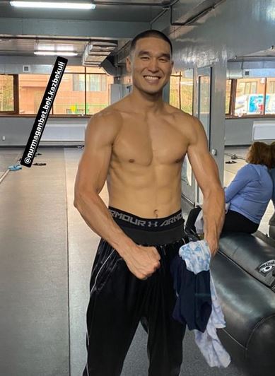 Чемпион Азии из Казахстана показал впечатляющую форму перед боем за титул WBA. Фото