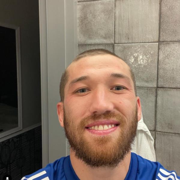 «Надеюсь, жена пустит домой». Игрок сборной Казахстана резко сменил имидж в честь выхода в полуфинал ЧМ-2021. Фото