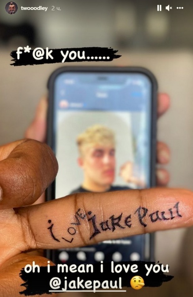 «Я люблю Джейка Пола». Тайрон Вудли сделал обещанную татуировку и вызвал блогера на реванш. Фото