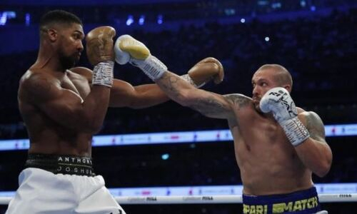 У Усика в поединке с Джошуа украли досрочную победу. Так считает отец Тайсона Фьюри