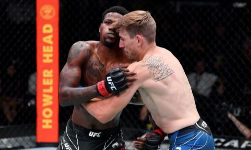 Удивительным образом завершился бой в первом раунде на турнире UFC в Лас-Вегасе. Видео