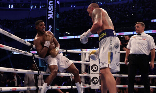 «Нас развели». Экс-тренер Кличко посчитал договорным бой Усик — Джошуа