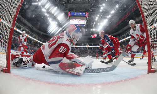 Сейв бывшего вратаря «Барыса» стал лучшим в КХЛ. Видео