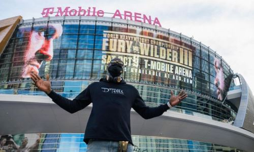 Уайлдер показал костюм, в котором выйдет на третий бой с Фьюри. Видео