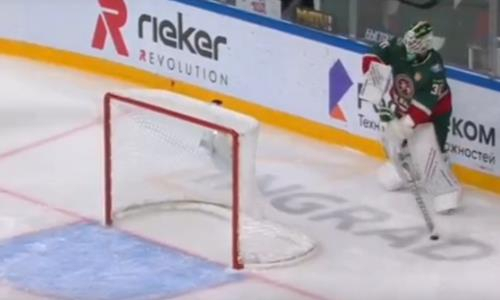 Клуб КХЛ хоккеиста сборной Казахстана пропустил курьезную шайбу. Видео