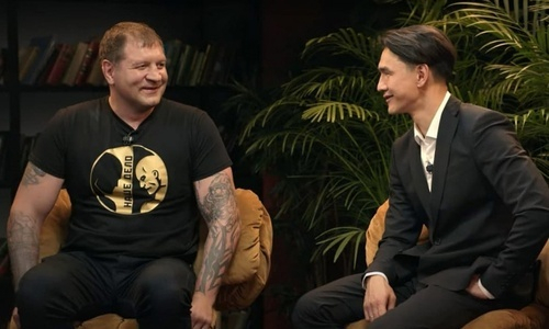 Александр Емельяненко ответил казаху, как надо правильно бить женщин