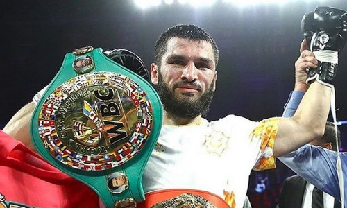 Артур Бетербиев назвал самого великого украинского боксера