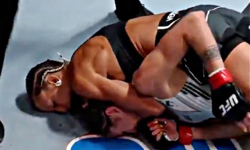Мария Агапова деклассировала и отправила в нокдаун свою третью соперницу в UFC. Статистика боя