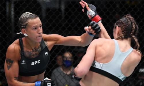 Первая казахстанка в UFC выбыла на длительный срок после досрочной победы