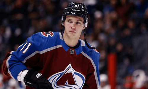 Соперник «Барыса» через сутки после подписания расторг контракт с экс-форвардом клубов НХЛ