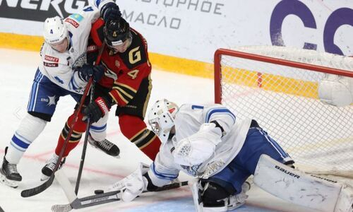 «Непонятно, как он снова играет в КХЛ». Эксперт определил худшего игрока «Барыса» в матче с «Авангардом»