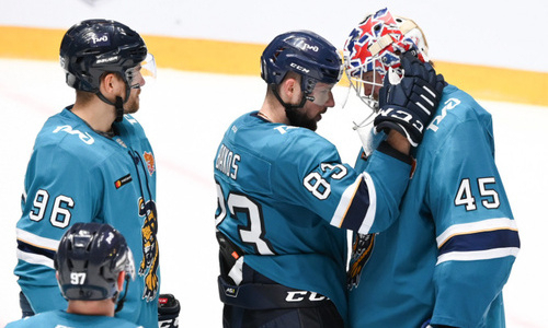 Российский клуб экс-тренера «Барыса» вел в счете и уступил в матче КХЛ