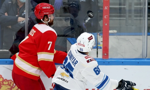 «Словно „летали“ по льду». КХЛ удивилась обилию упущенных моментов в матче «Куньлунь Ред Стар» — «Барыс»