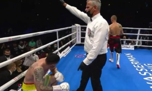 Видео нокаута боксера из Казахстана в бою за титул чемпиона мира