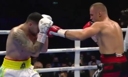 Как немецкий боксер вышел в цветах Казахстана и был нокаутирован после двух нокдаунов. Видео