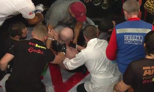 Не смог самостоятельно встать. Врачей срочно вызвали в клетку после нокаута в бою Минеев — Исмаилов