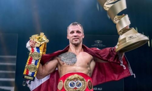 Нокаутировавший боксера из Казахстана чемпион мира с ножом бросил вызов обладателю титула WBO. Видео