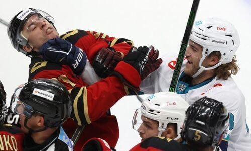 Соперники «Барыса» на первой минуте матча устроили побоище c шестью удалениями. Видео