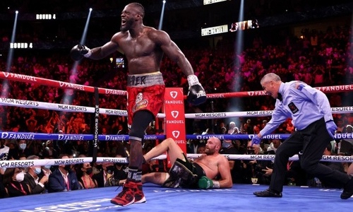 «Это ошибка или коррупция». Нокдауны Фьюри от Уайлдера вызвали подозрение