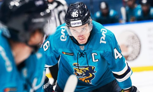 У хоккеистов сборной Казахстана появился новый одноклубник в КХЛ