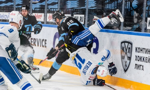 «Мощный натиск и прессинг». В Беларуси рассмотрели матч «Динамо» Минск — «Барыс»