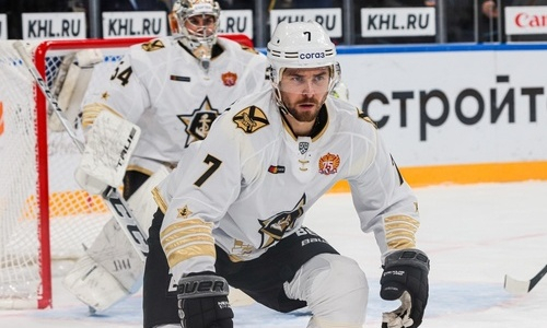 Хоккеист сборной Казахстана помог своему клубу одержать вторую победу подряд в КХЛ