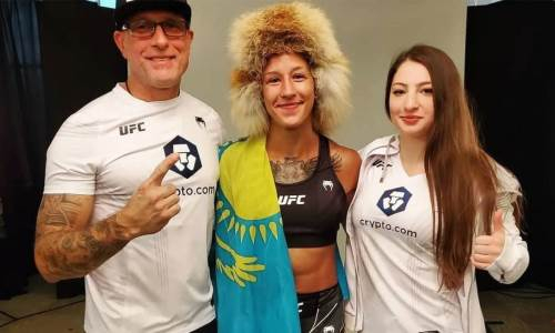 «Очень помог мне». Единственная казахстанка в UFC впервые показала своего звездного друга. Фото