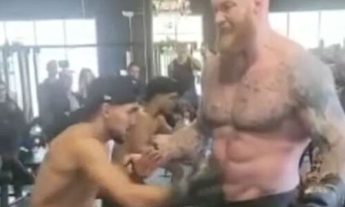 «Тор» и Теофимо Лопес жестко проверили друг друга на силу пресса. Видео