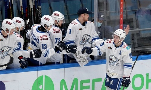 Никита Михайлис набрал очки в восьмом матче подряд в КХЛ. Видео