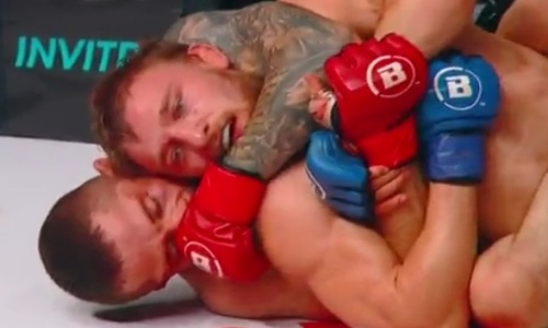 Побивший казахстанца российский боец выиграл в андеркарде у Федора Емельяненко