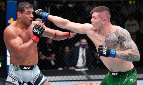 Главный бой турнира UFC обернулся яркой зарубой. Видео