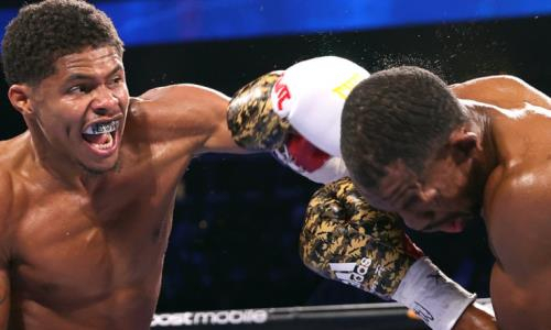 Главный бой вечера бокса в США закончился поражением чемпиона мира нокаутом. Видео