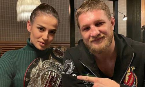 «Пора бы и мне за поясом». Казахстанская Анджелина Джоли показала эффектные фото с Владимиром Минеевым