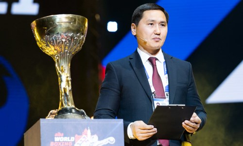 Разыграют на ЧМ-2021? Артаев вручил президенту AIBA хранившийся в Казахстане легендарный трофей