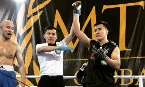 Вице-чемпион юношеской Олимпиады из Казахстана нокаутировал ветерана и продлил победную серию. Видео