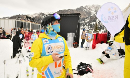 «Очень насыщенно». Лидер сборной Казахстана по фристайл-могулу рассказал о подготовке и планах на сезон