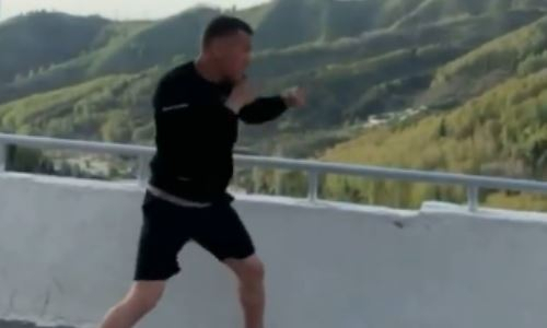 Казахстанский «Мясник» продемонстрировал молниеносную скорость ударов. Видео