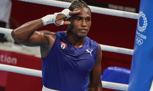 Экс-соперник казахстанских боксеров с уверенной победы начал дорогу к пятому «золоту» ЧМ-2021