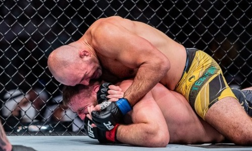 Видео неожиданной развязки в поединке Блахович — Тейшейра за титул чемпиона UFC