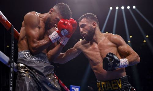 Непобежденный российский боксер ярким нокаутом выиграл бой за титул чемпиона мира по версии WBA. Видео