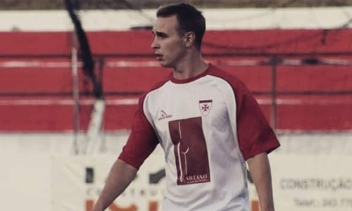 «В Португалии сложно попасть в профессиональный футбол». Работающий на грузовике форвард из Казахстана превратился на Пиренеях в Шеви