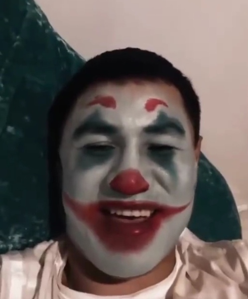 Казахстанский боксер с рекордом 24-0 показал Джокера. Фото