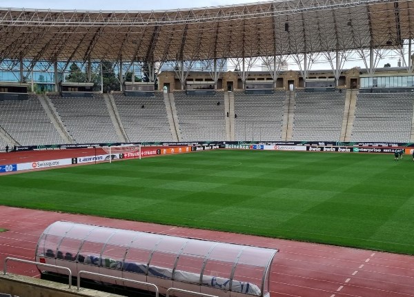 В Азербайджане к матчу «Кайрата» подготовили обновленный газон. Фото