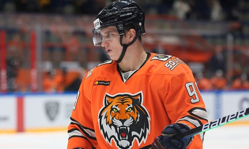 Клуб КХЛ после матча с «Барысом» расторг контракт с нападающим