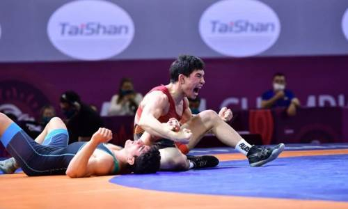Казахстанцы стартовали на чемпионате мира по греко-римской борьбе среди молодежи